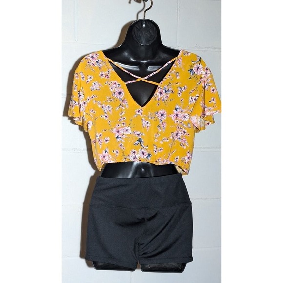 NO BOUNDARIES Floral Tie-Front Crop Top V-Neck Short Sleeve Blouse SMALL - Picture 3 of 5